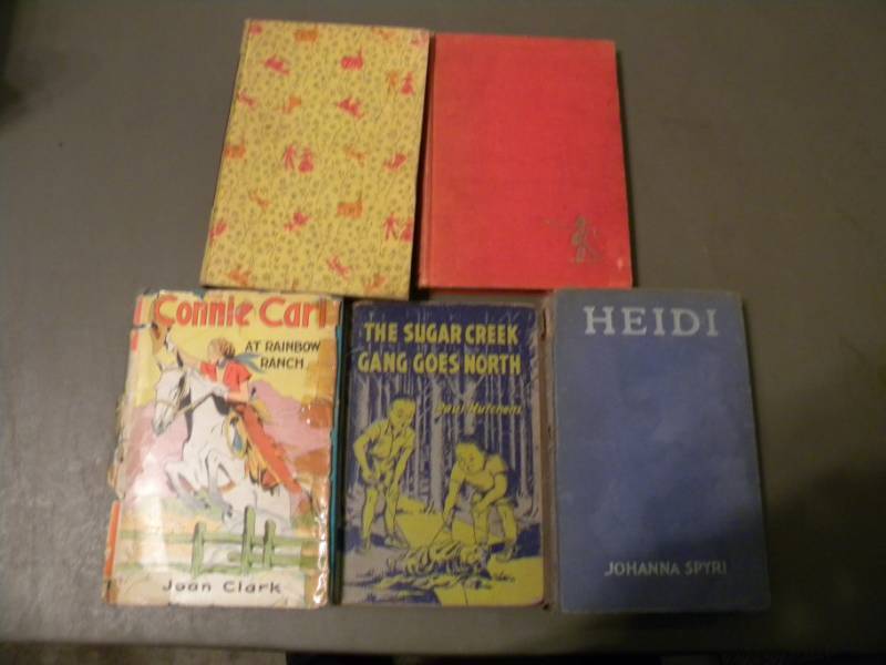 lot 24 image: 5 AntiqueVintage Books