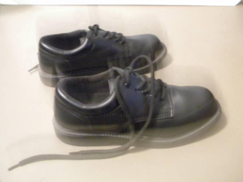 lot 34 image: SafeTstep Black Shoes