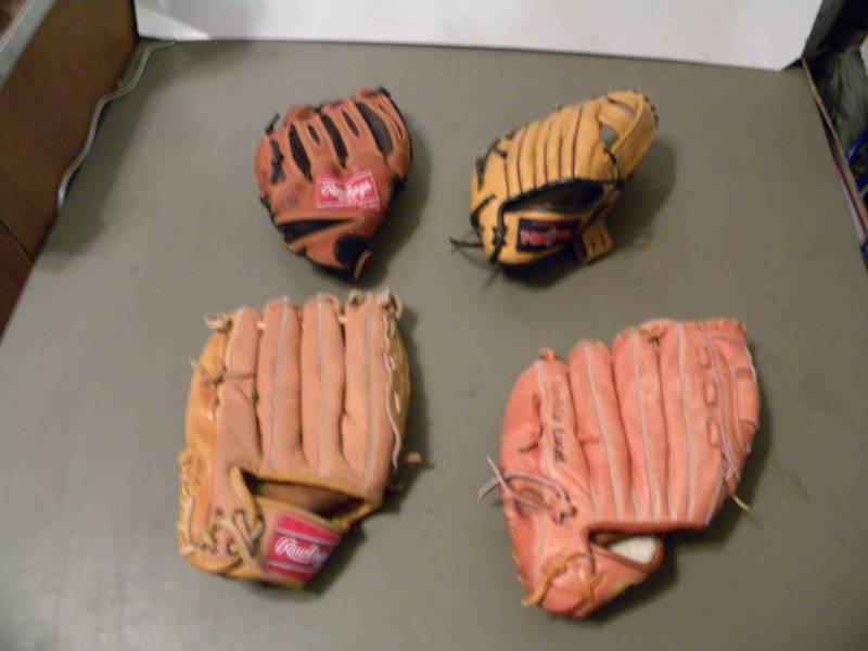 lot 35 image: 4 Baseball Gloves