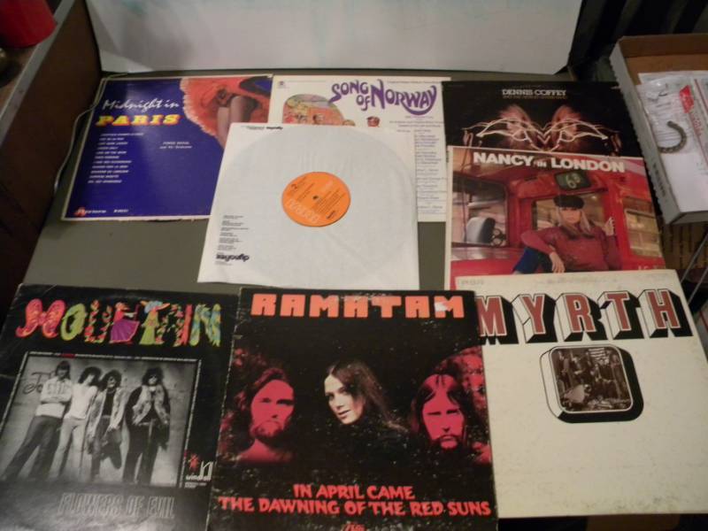 lot 38 image: 8 Record Album