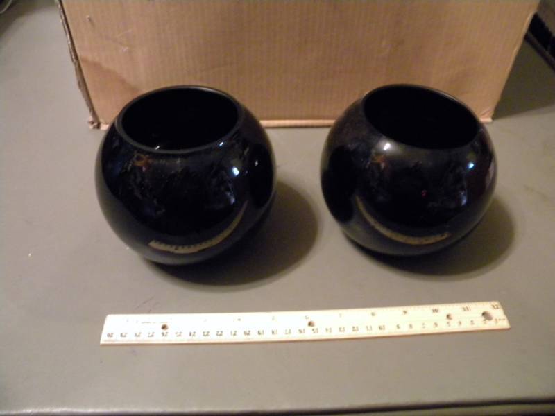 lot 39 image: 24 Black VasesBowls