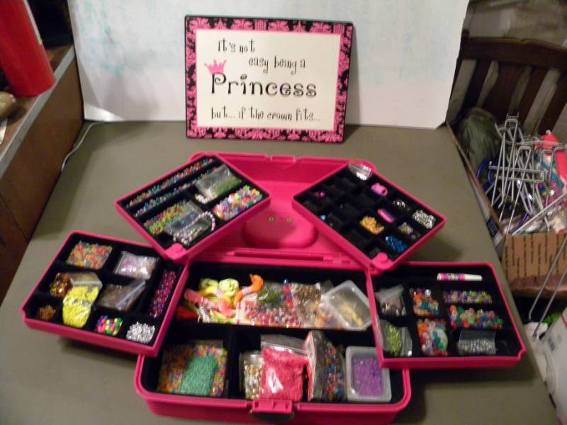 lot 43 image: Caboodles Case with Beads and Crafting Supplies & Metal Princess Sign