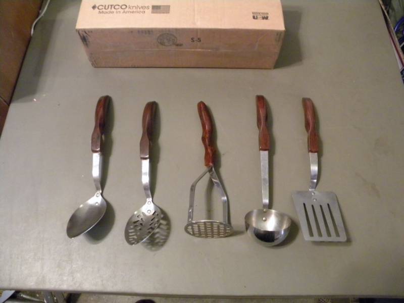 lot 52 image: Cutco Kitchenware