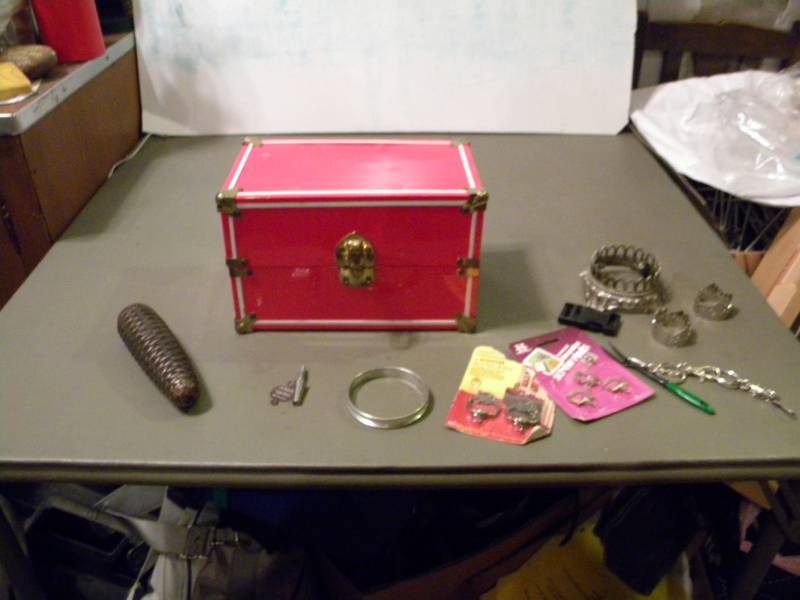 lot 75 image: Red Chest & Decor