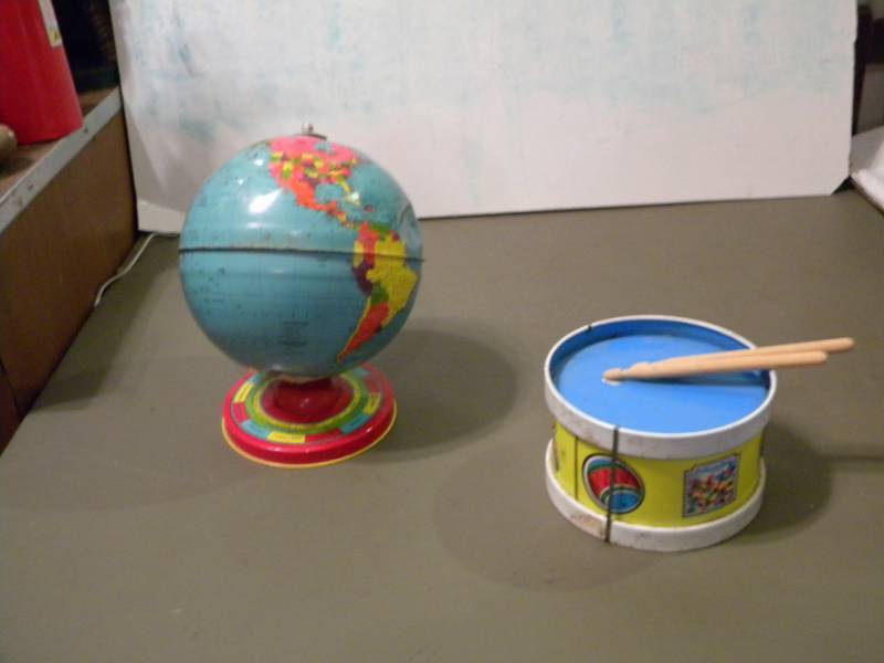 lot 88 image: Globe & Ohio Art Drum