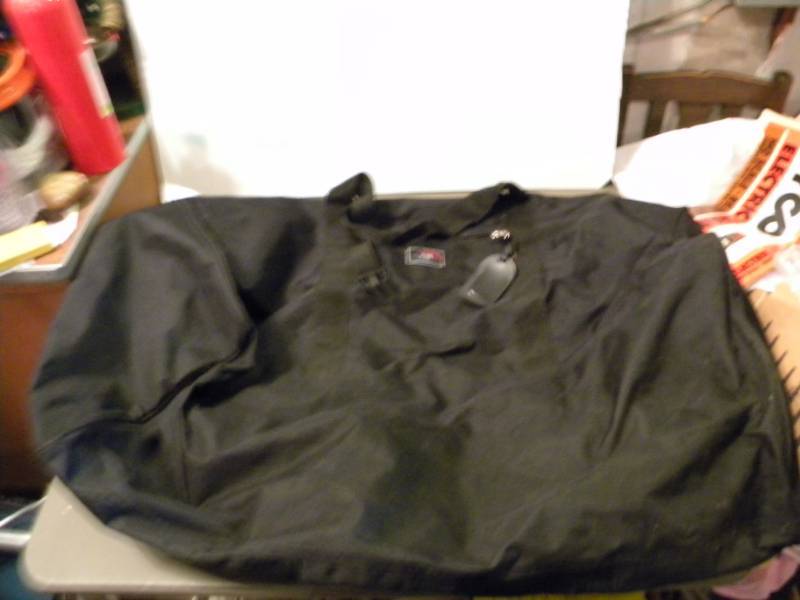 lot 90 image: Large JIO Sports Bag