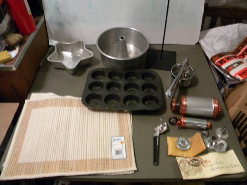 lot 93 image: Kitchen Items