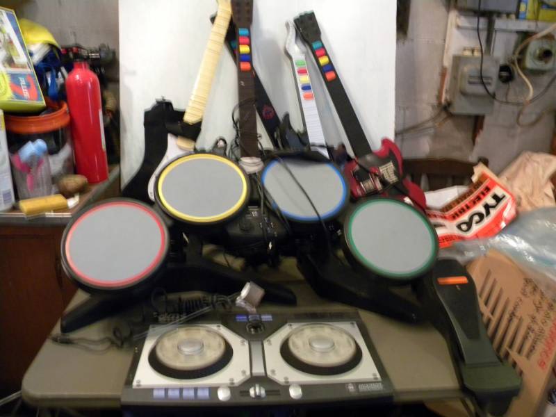 lot 100 image: PS Guitar Hero 2 Instruments