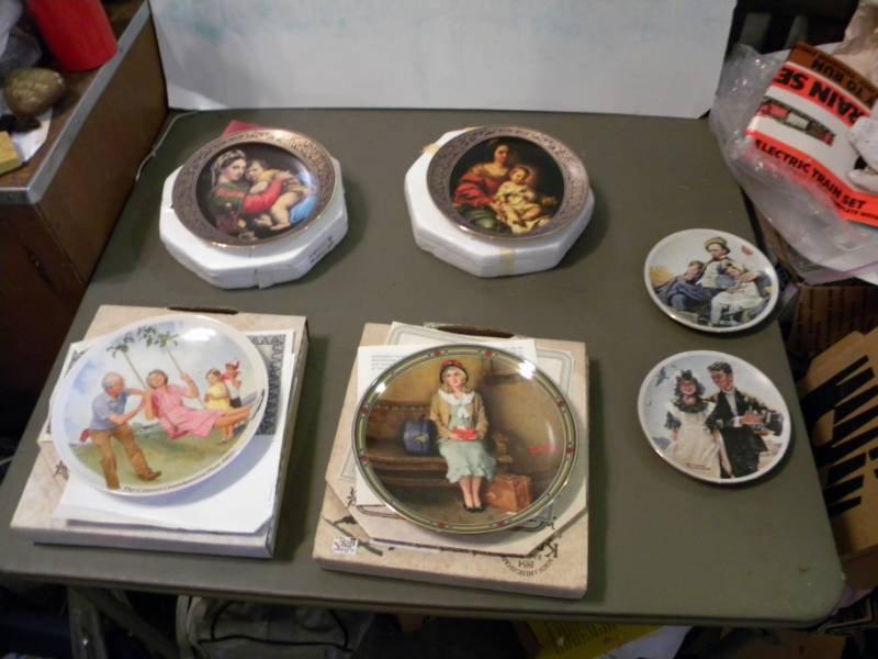 lot 105 image: Collector Plates