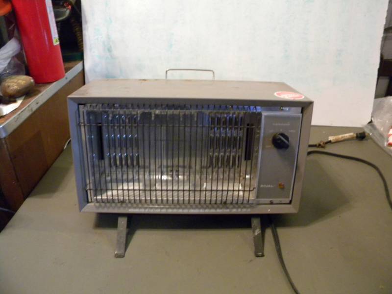 lot 133 image: Rival 1400 watt Space Heater