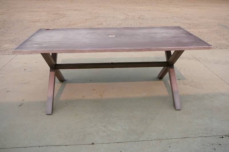 lot 4 image: Aluminum Picnic Table
