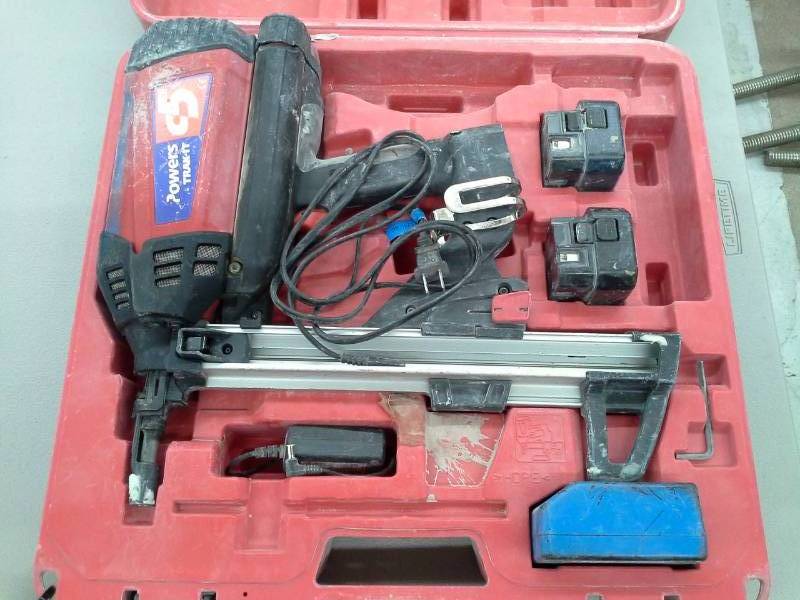 lot 440 image: One Powers Trak-It C5 Gas Fastening System