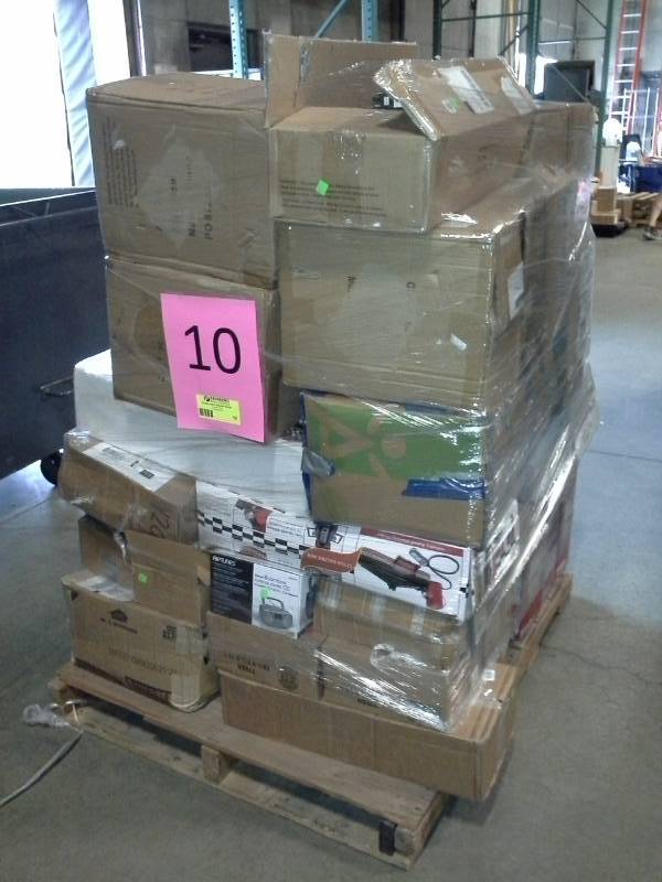 lot 10 image: Pallet of Returned Items