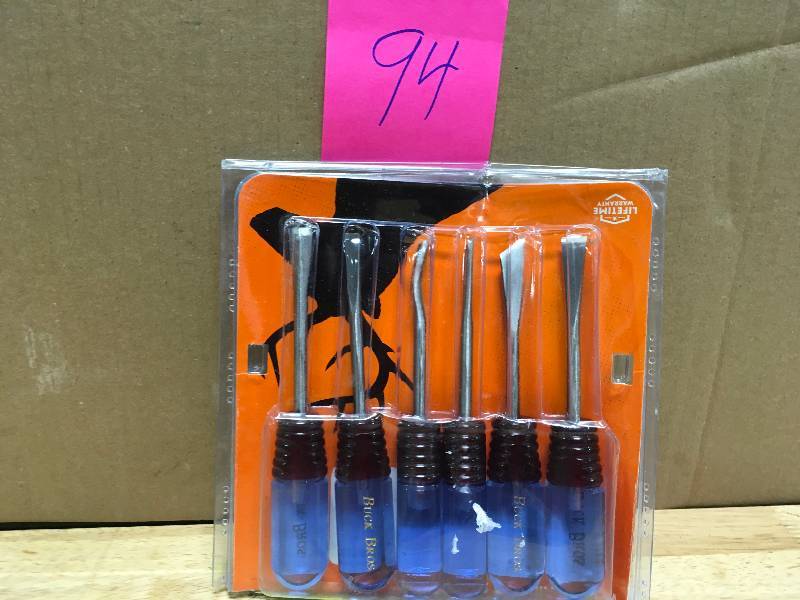 lot 94 image: GreatNeck 306 6 Piece Assorted Plastic Handle Carving Tools in good conditions