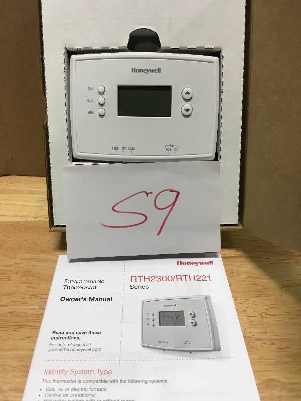 Honeywell 1-Week Programmable Thermostat Programmable Thermostat  in good conditions
