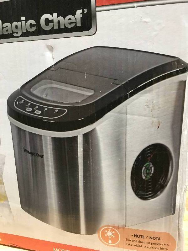 MAGIC CHEF 27 lb. Portable Countertop Ice Maker in Stainless Steel  in good conditions