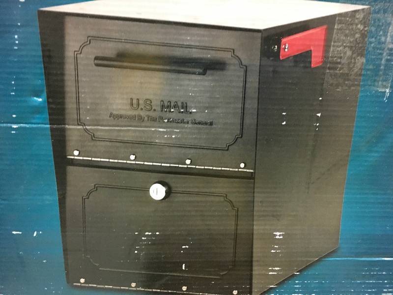 Oasis Classic Locking Post Mount Parcel Mailbox with High Security Reinforced Lock  in good conditions