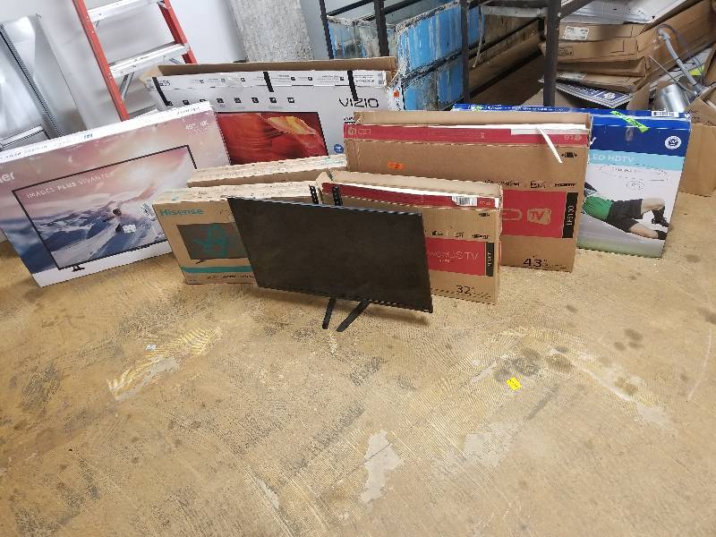 lot 2 image: LOt of  TVS Salvage must all have broken screen for parts LEDS smart and 4K