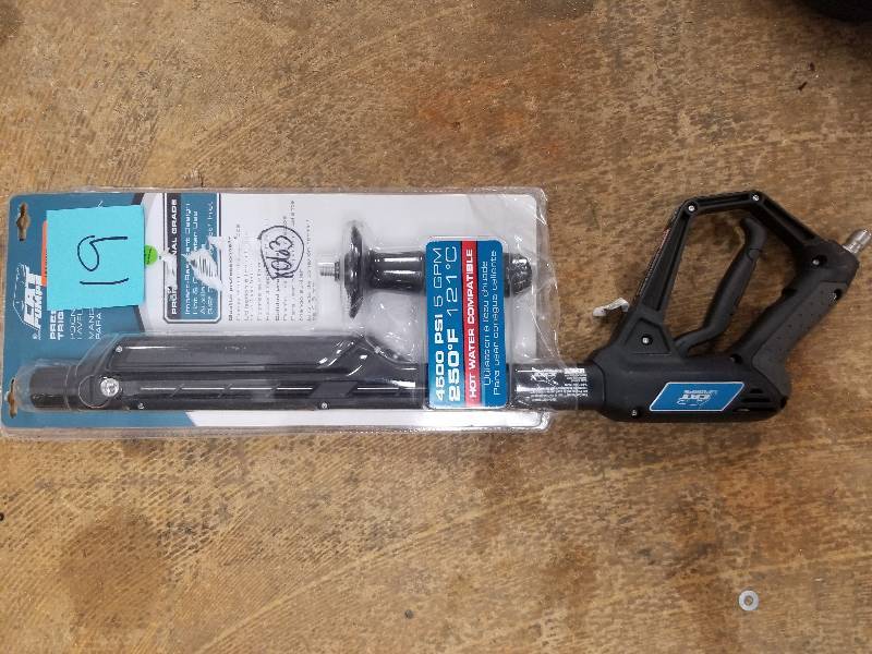 lot 19 image: Cat Pumps AP31046D 20 in. 4500-PSI Hot Water Pressure Washer Trigger Gun