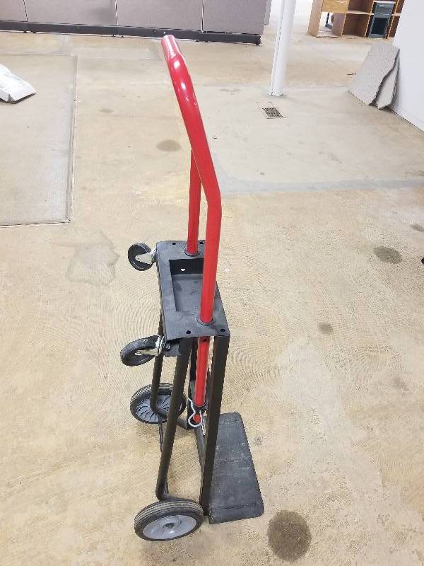 lot 30 image: MILWAUKEE  Hand Truck with R300500 lb. Capacity Rubber Wheels Used in good working cond.