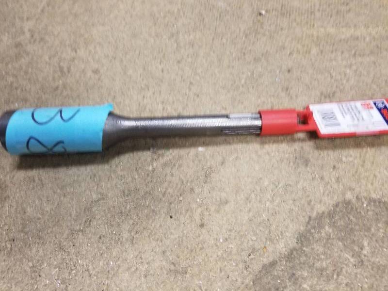 lot 38 image: BOSCH 2 In. x 14 In. Scaling Chisel SDS-max� Hammer Steel  HS1917 in good conditions