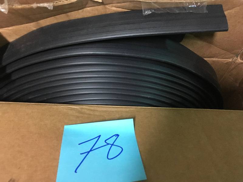 lot 78 image: Vigoro 40 ft. Scalloped No-Dig Edging Kit not used