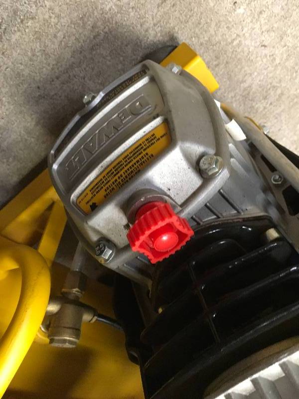 lot 89 image: Dewalt 4 Gal. Portable Electric Air Compressor   in good working cond.