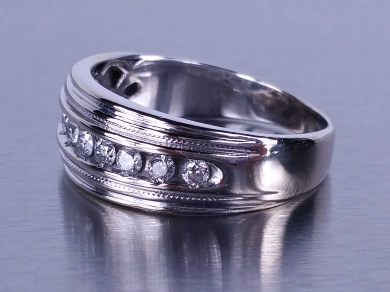 lot 12 image: Brilliant Diamond Band - 14k