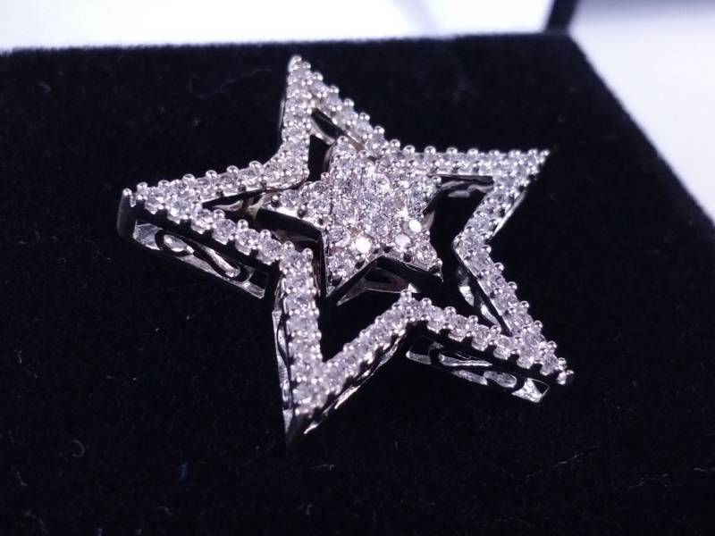 lot 14 image: Diamond Star Pendant - 14k