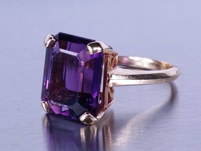 lot 16 image: 8ct Natural Amethyst Ring - 14k