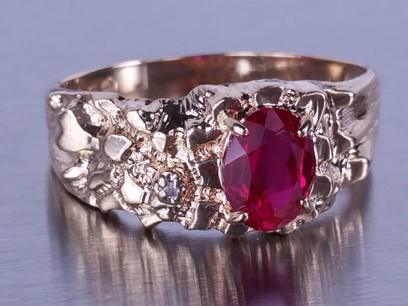 lot 18 image: Mens Ruby and Diamond Ring in Yellow Gold