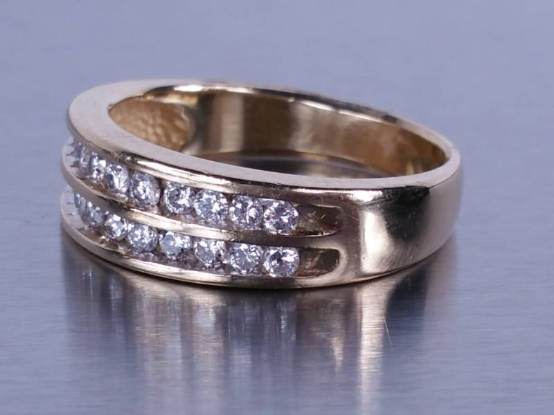 lot 19 image: Diamond Estate Ring in Yellow Gold