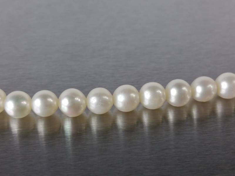 lot 28 image: High End Natural Matching Pearl Necklace - 14k