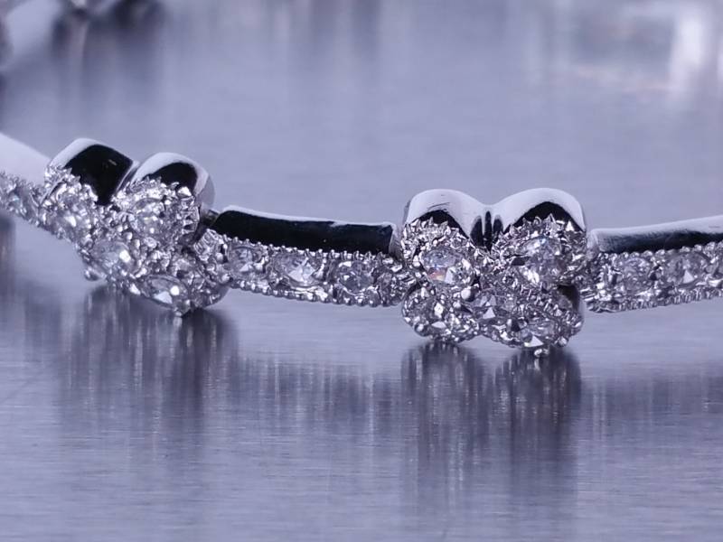 lot 40 image: Tennis Bracelet
