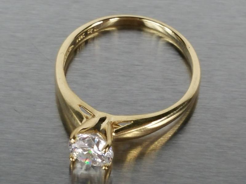 lot 47 image: Ladies CZ Ring in Yellow Gold
