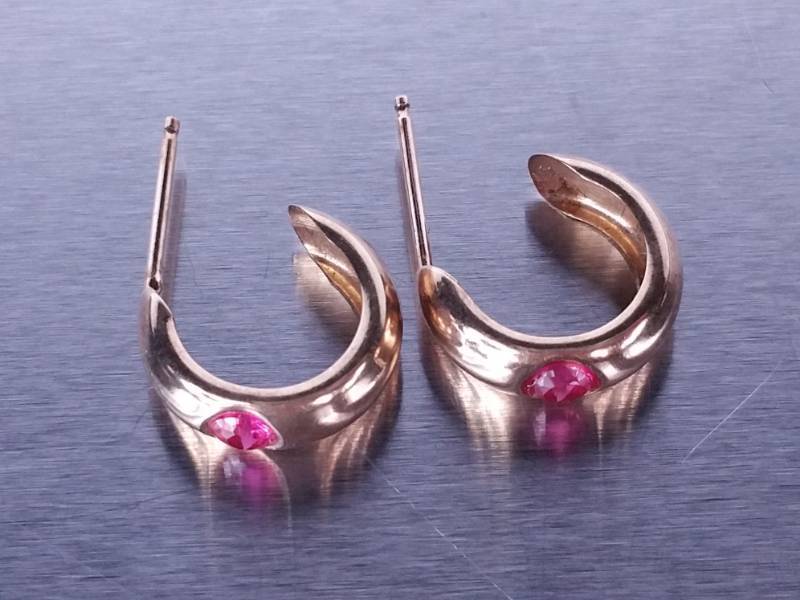 lot 48 image: Ruby Earrings in Yellow Gold