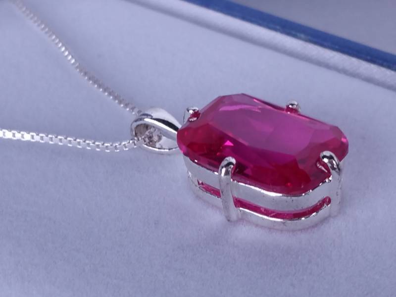 lot 52 image: Ladies Beautiful Ruby Pendant with Necklace