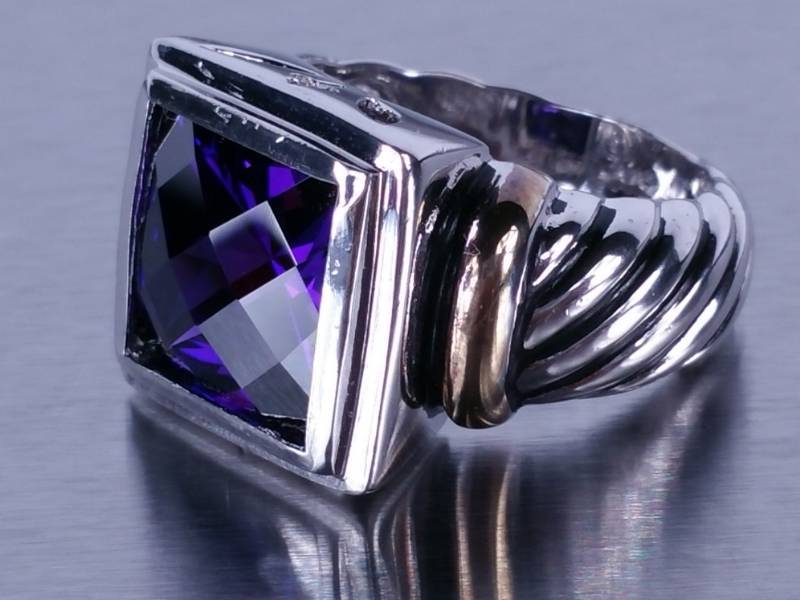 lot 61 image: Ladies Amethyst Estate Ring
