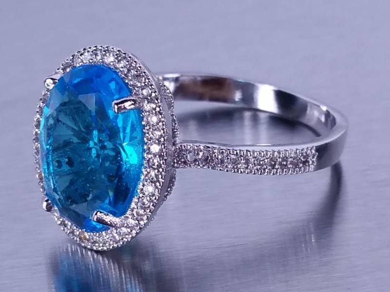 lot 64 image: Ladies Beautiful Topaz and Diamond Ring