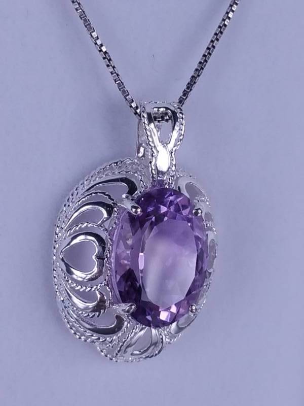 lot 67 image: Ladies Beautiful Amethyst Pendant