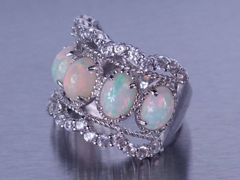 lot 75 image: Ladies Beautiful Opal