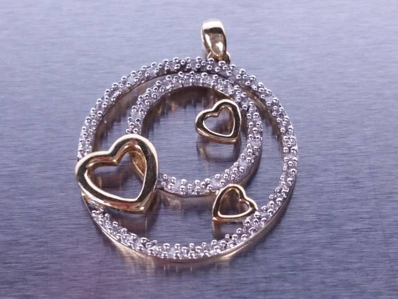 lot 82 image: Diamond Pendant in Yellow Gold