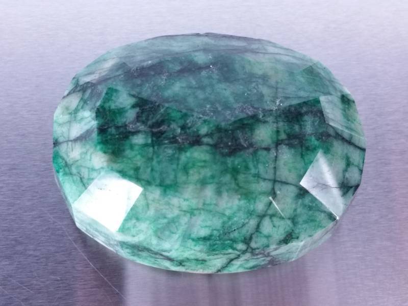 lot 85 image: 565 Carat Natural Emerald Specimen