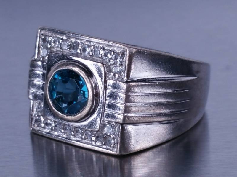 lot 86 image: Mens Designer Ring
