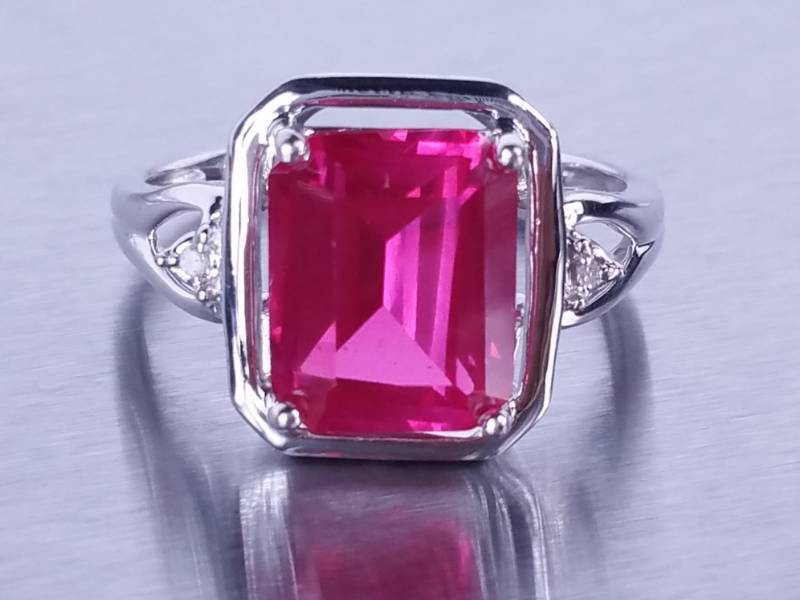 lot 87 image: Ladies Ruby & Diamond Ring