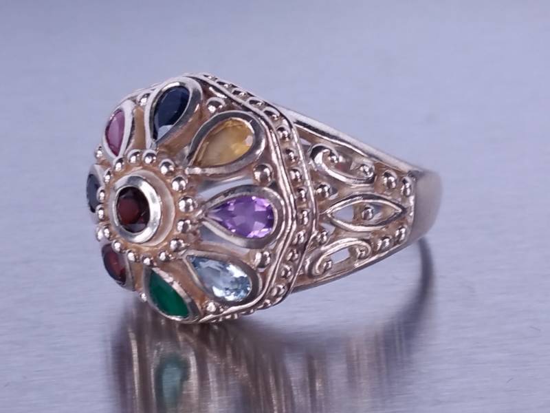lot 91 image: Ladies Multi Gem Ring