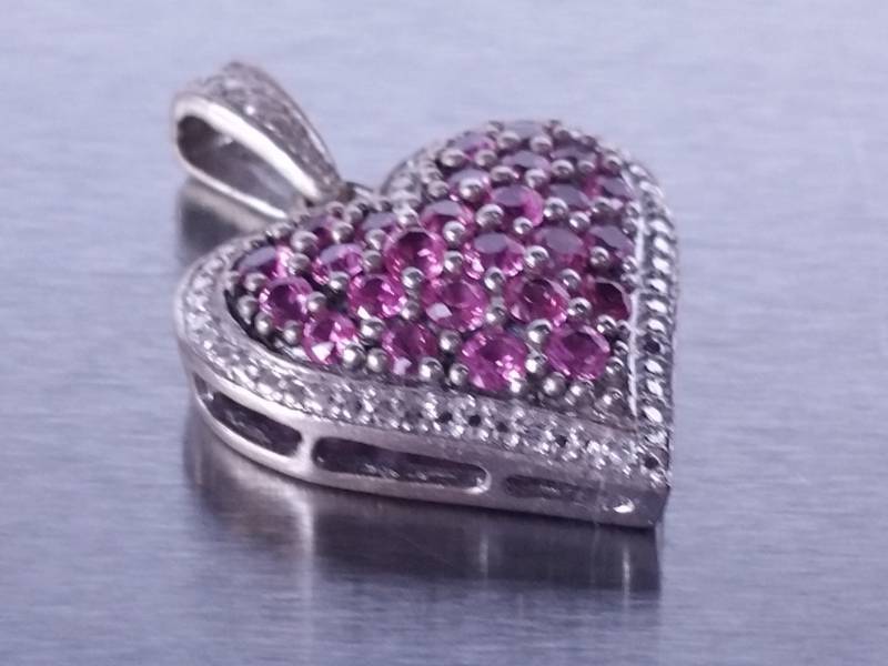 lot 94 image: Ladies Pink Sapphire Pendant