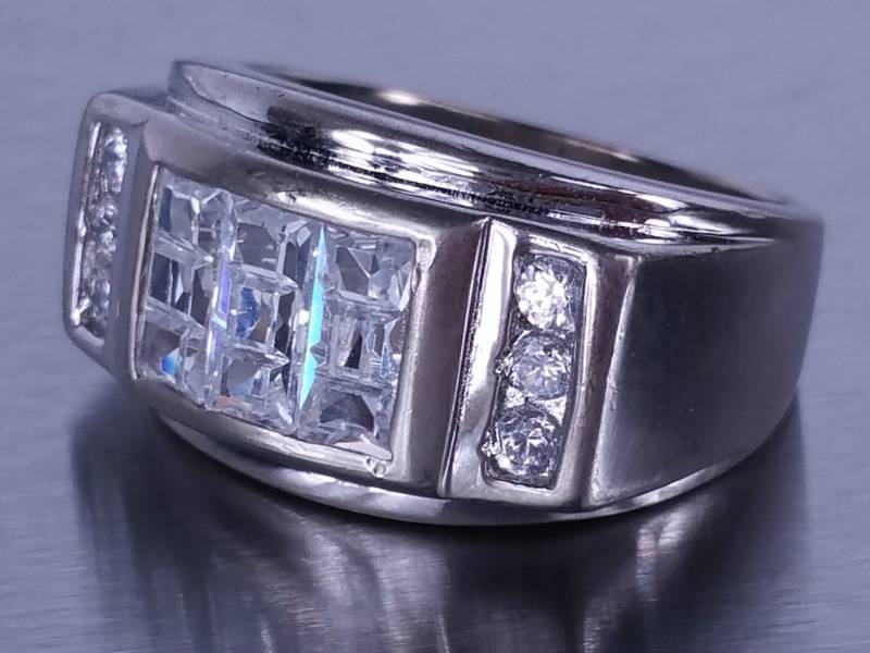 lot 95 image: Mens Designer Ring