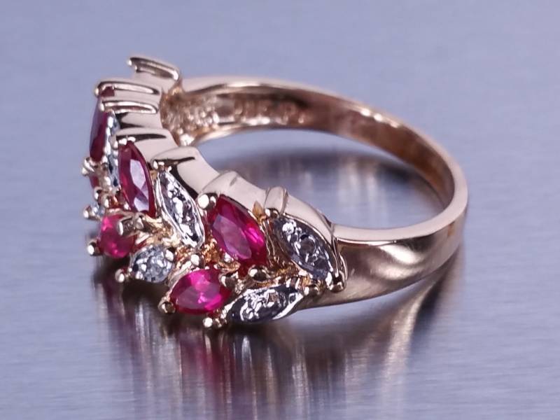 lot 102 image: Ladies Ruby Estate Ring