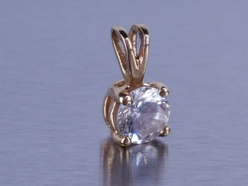 lot 106 image: CZ Pendant in Yellow Gold